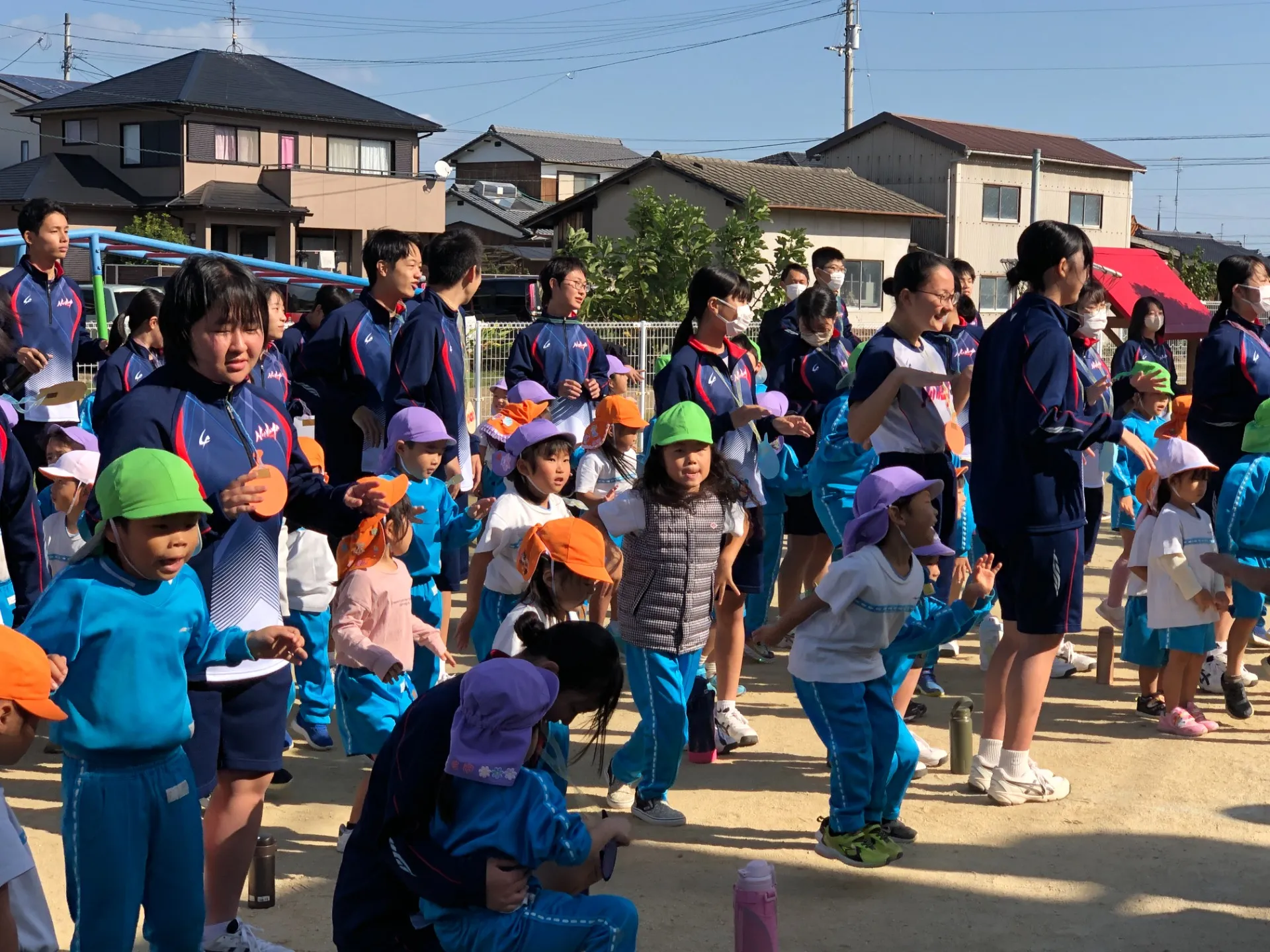 東高生との交流がありました（幼児組、11月7日）