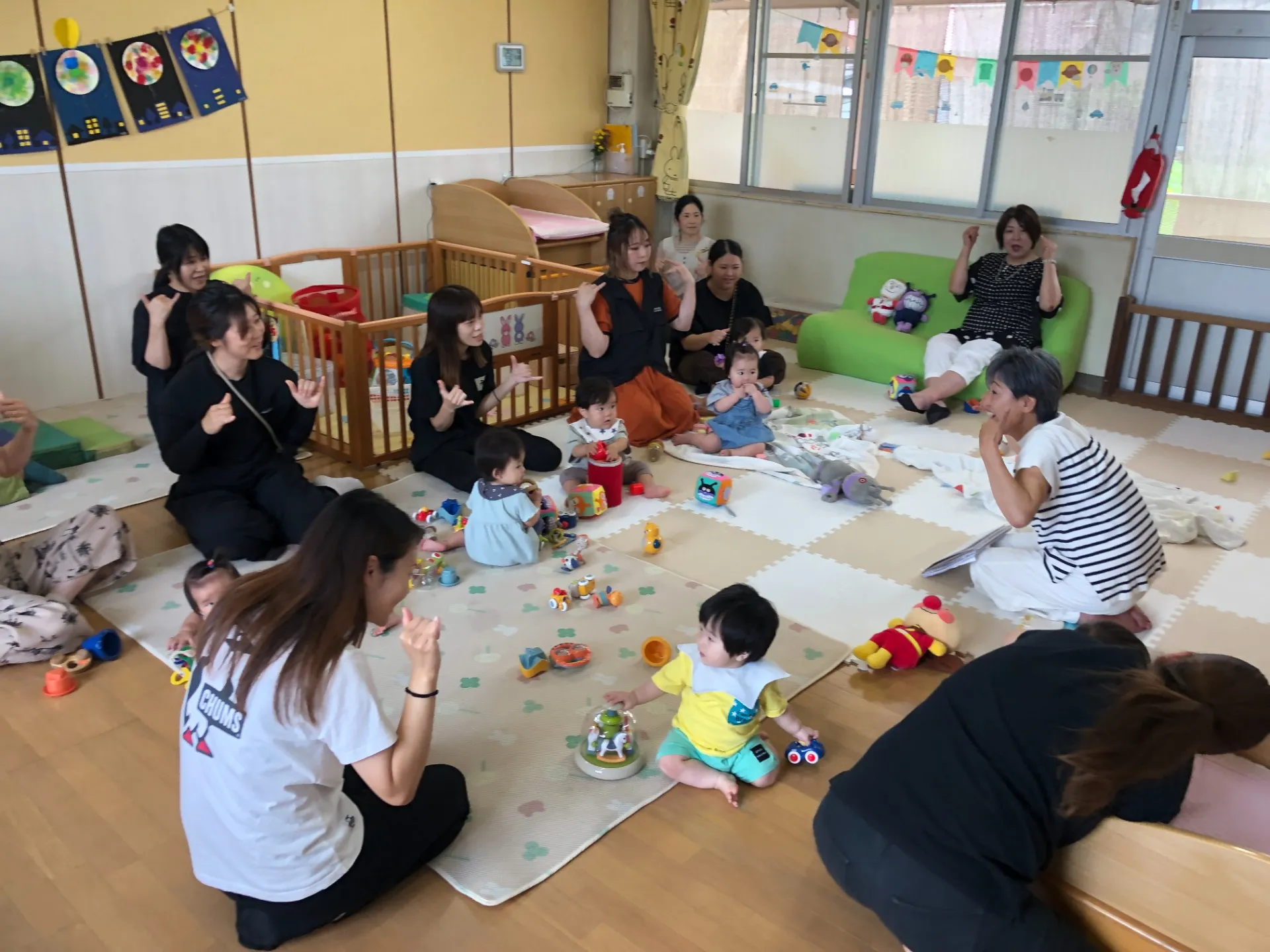 れんげ組さんの保育参加がありました（0歳児、８月８日）