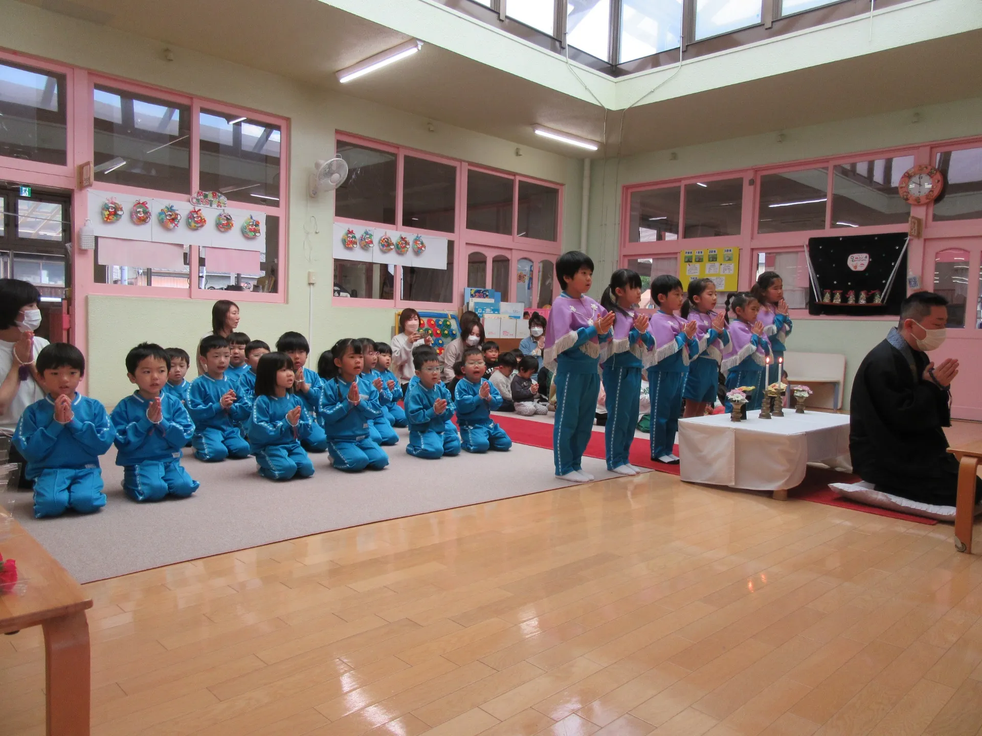 成道会：１２月５日