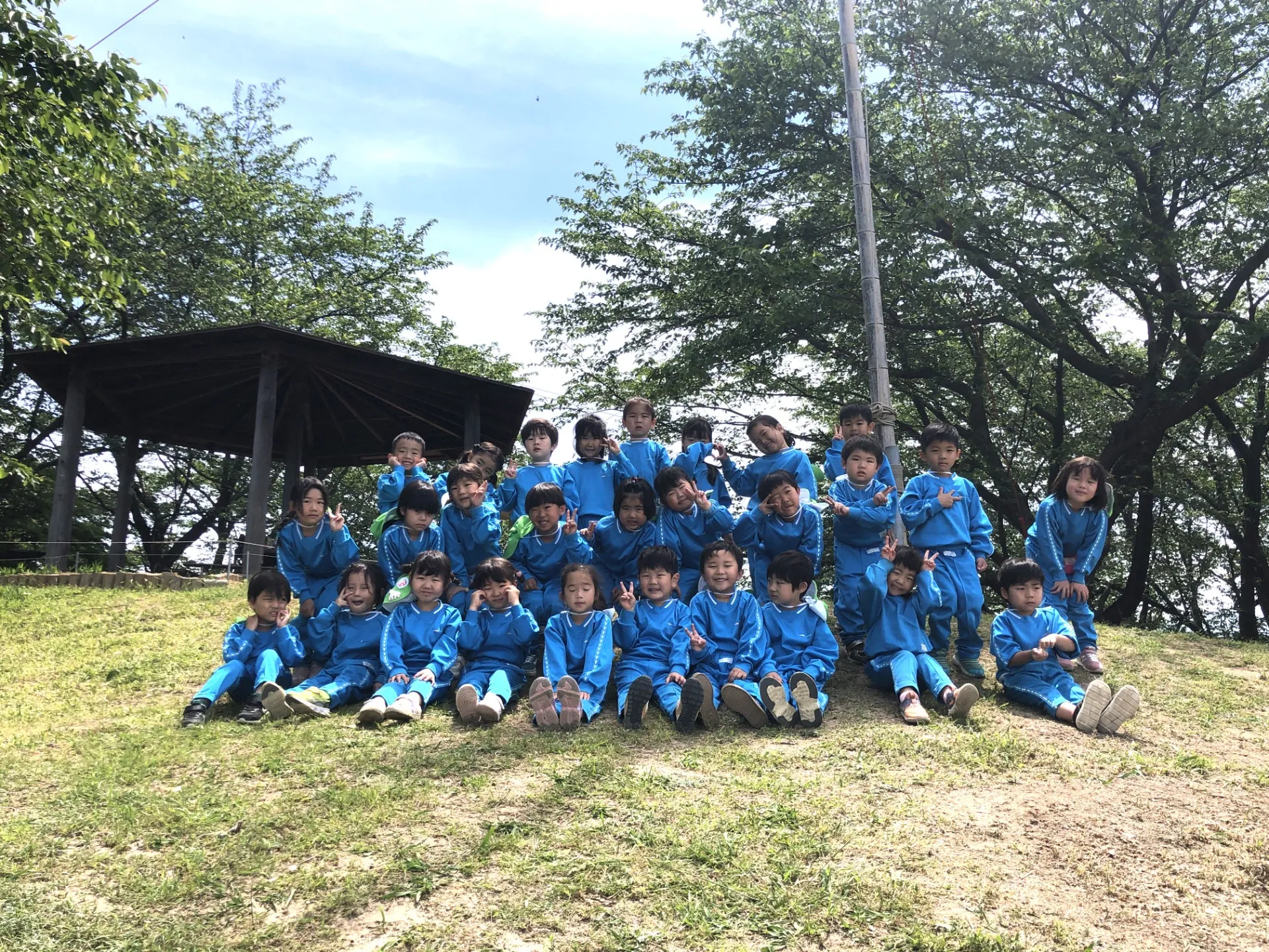 垣生山へ　レッツ、ゴー！（年長児、5月11日) 